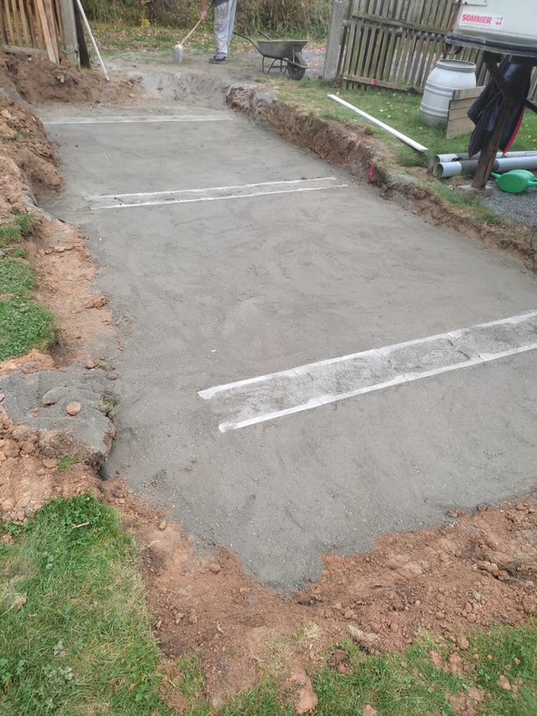 Betonování příjezdové cesty - po