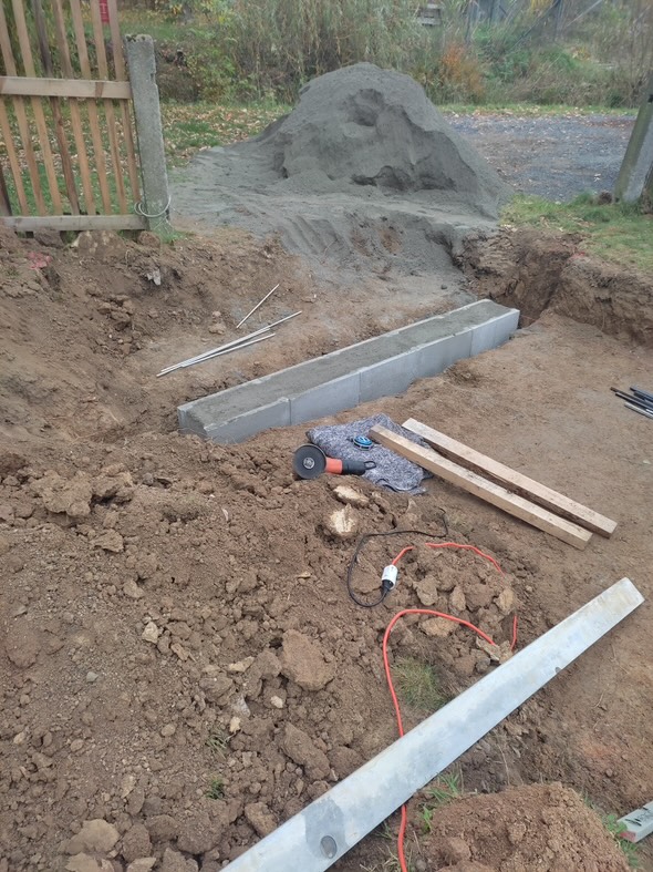 Betonování příjezdové cesty - před